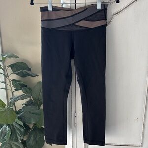 Lululemon Leggings Cropped Capri 21” black with brown / taupe waistband size 4